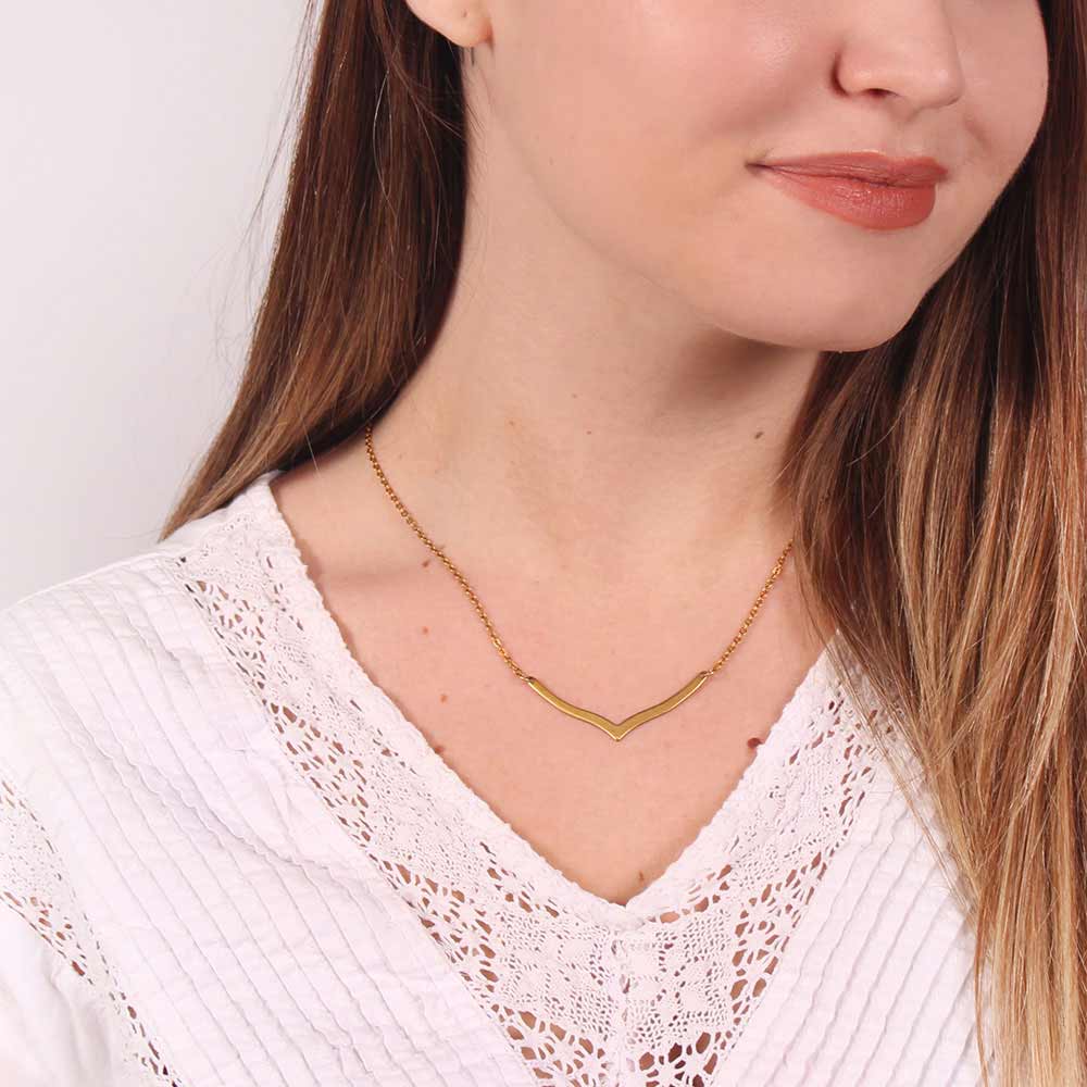alt="E.B. Jewelry Studio Women's Handcrafted Gold Carter Pendant Necklace"