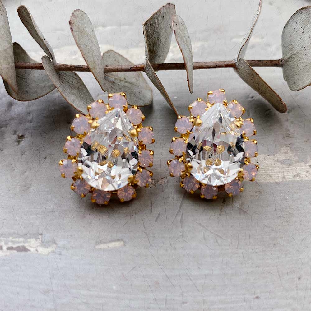 earrings for bridesmaid dress How to Choose Bridesmaid Jewelry for Every Dress Style
