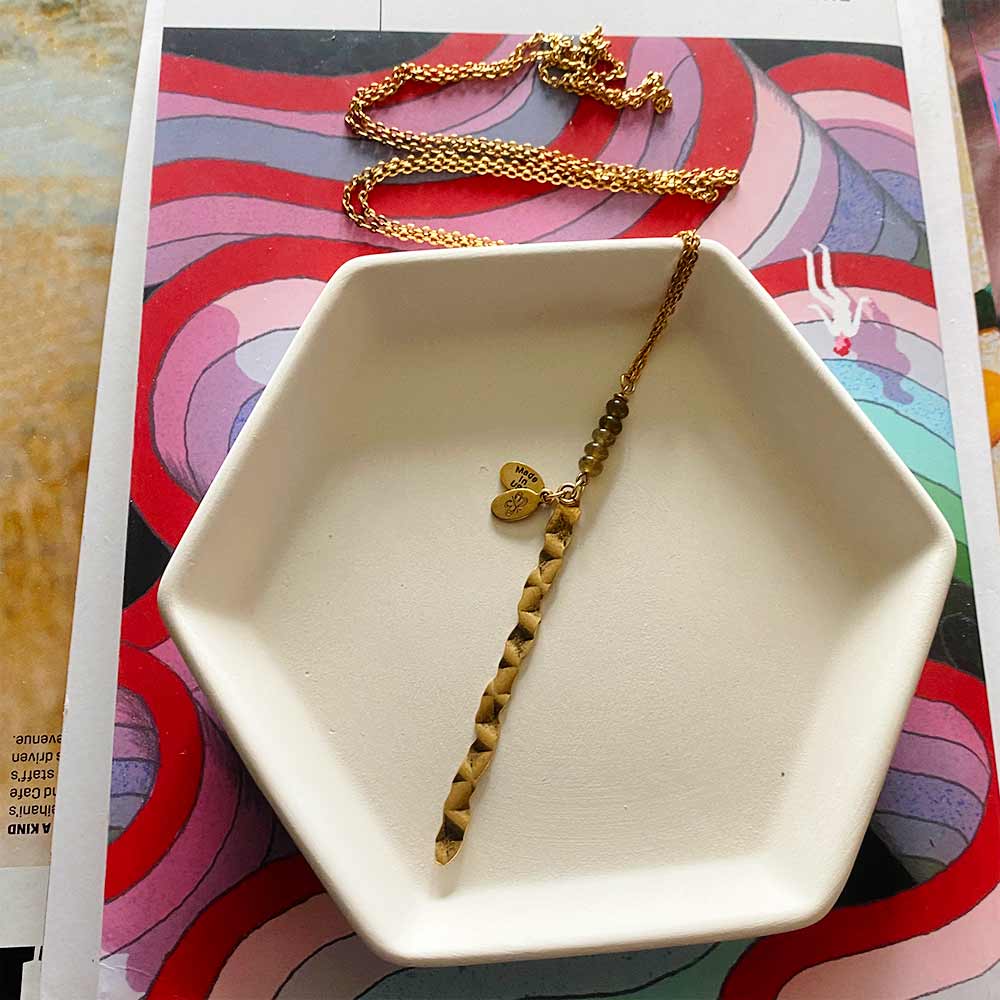 alt="E.B. Jewelry Studio Women's Handcrafted Vintage Gold Labradorite Gemstone Flynn Necklace"