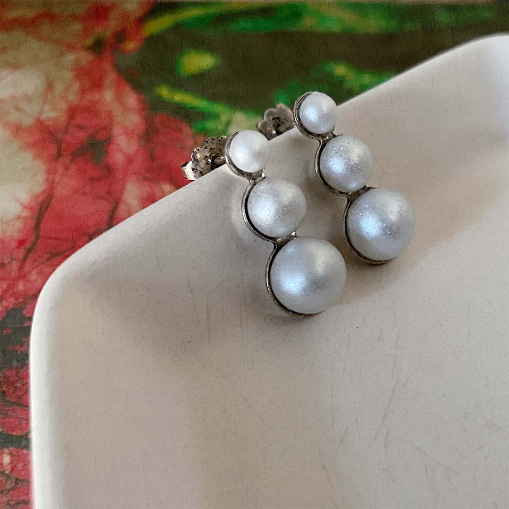alt="E.B. Jewelry Studio Women's Handcrafted Vintage Silver White Pearl Fenimore Bridal Stud Earrings"